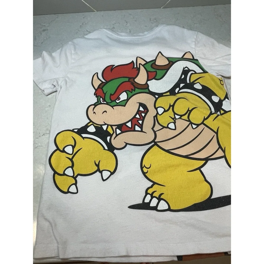 Old‎ Navy White Super Mario Graphic Tee with Red & Blue Size Large